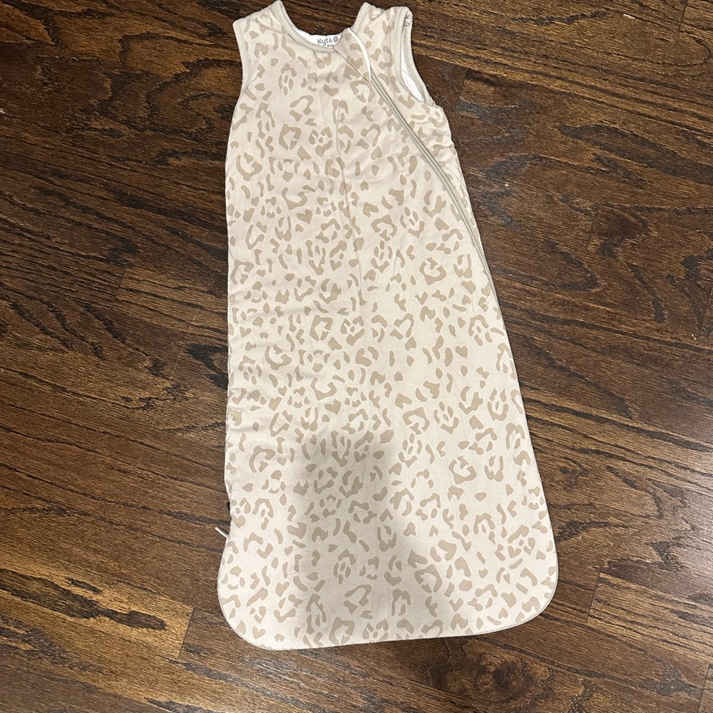 Kyte Baby Oat Leopard Print 1.0 TOG Sleep Sack (S)